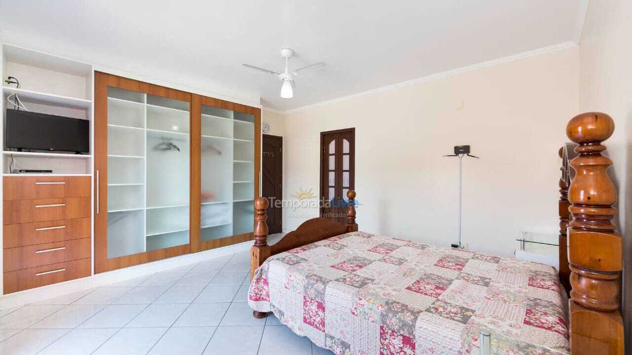 Casa para aluguel de temporada em Bombinhas (Morrinhos)