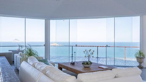 Casa debruçada sobre o mar!! Mais bela vista do Rio!
