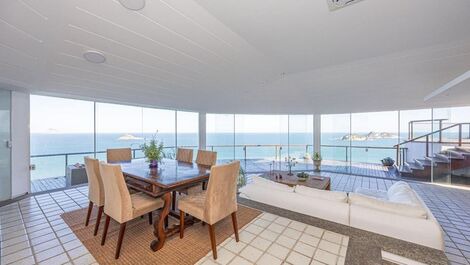 Casa debruçada sobre o mar!! Mais bela vista do Rio!