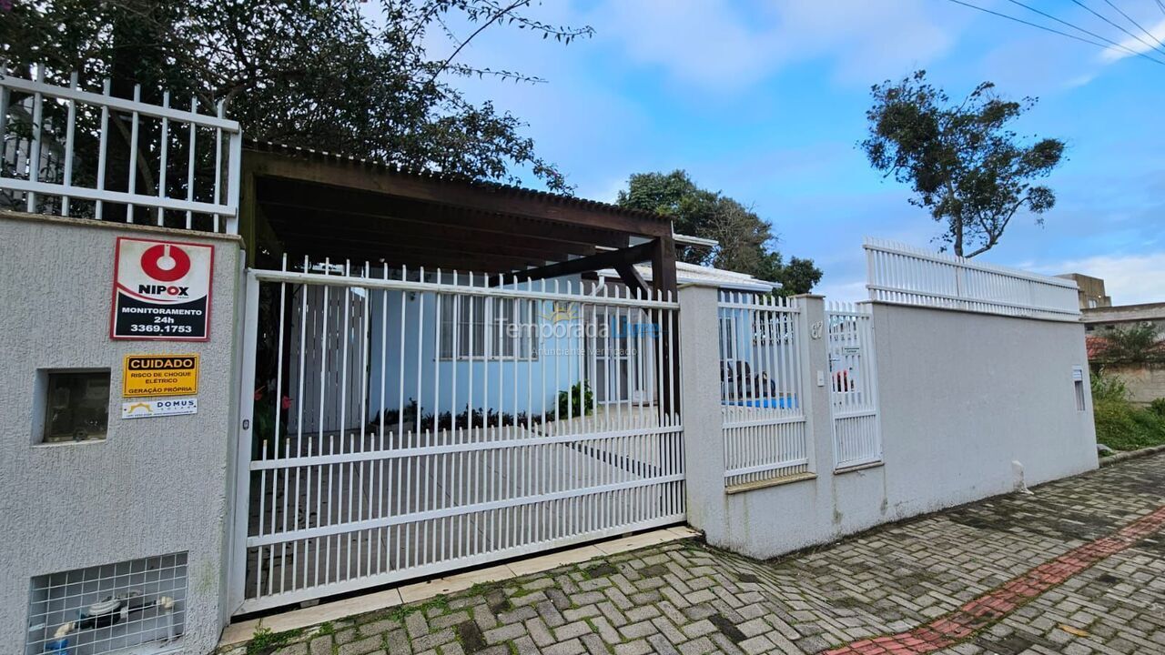 House for vacation rental in Bombinhas (Praia de Zimbros)