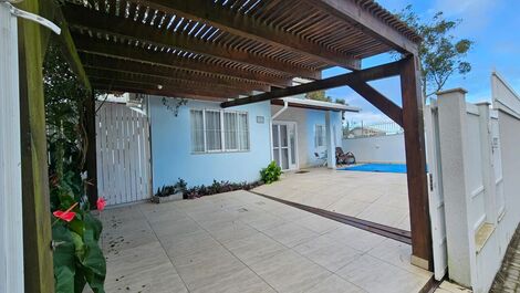 Beach House with Private Pool in Zimbros