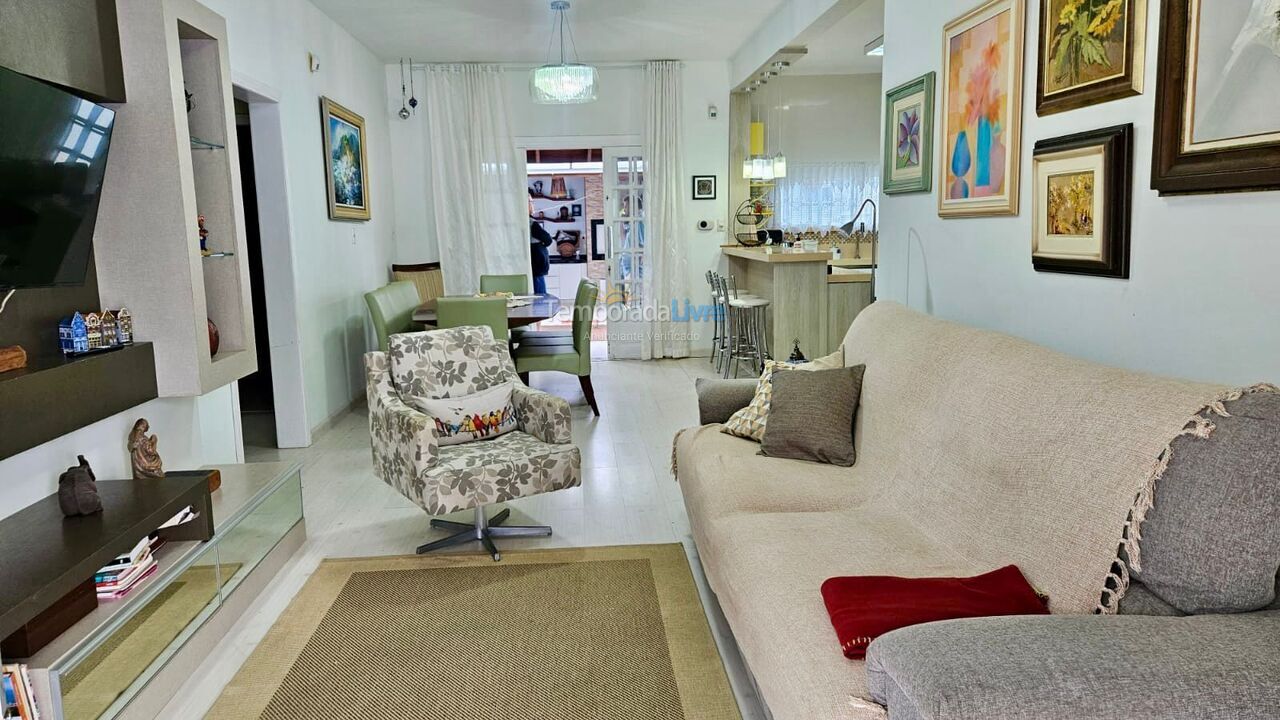 House for vacation rental in Bombinhas (Praia de Zimbros)