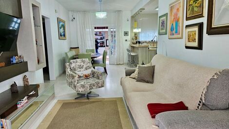 Beach House with Private Pool in Zimbros