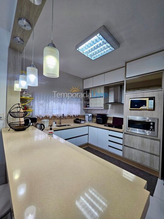 House for vacation rental in Bombinhas (Praia de Zimbros)