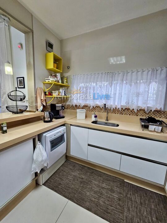 House for vacation rental in Bombinhas (Praia de Zimbros)