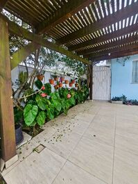 Beach House with Private Pool in Zimbros