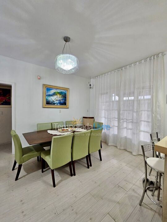 House for vacation rental in Bombinhas (Praia de Zimbros)