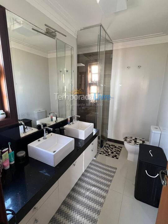 Casa para aluguel de temporada em Bombinhas (Praia de Bombas)