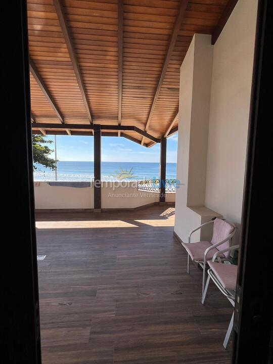 Casa para aluguel de temporada em Bombinhas (Praia de Bombas)