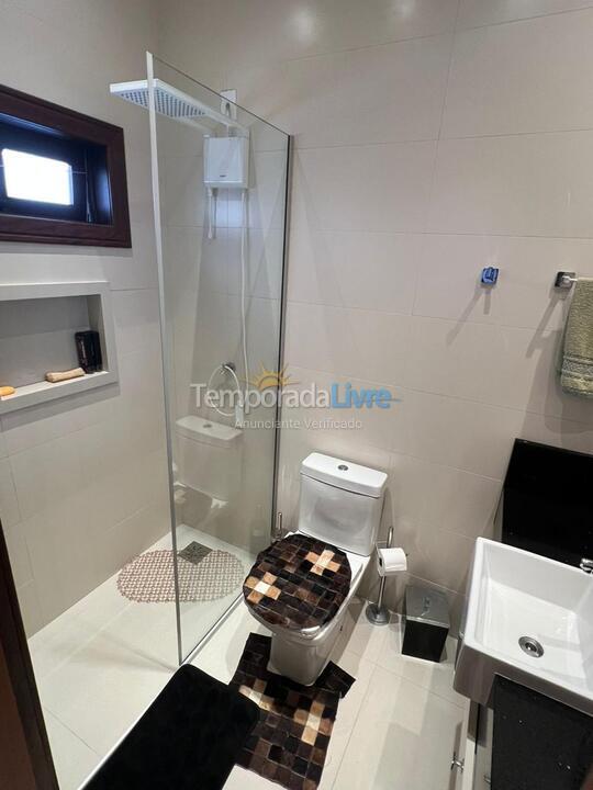 Casa para aluguel de temporada em Bombinhas (Praia de Bombas)