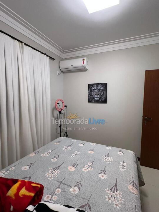 Casa para aluguel de temporada em Bombinhas (Praia de Bombas)