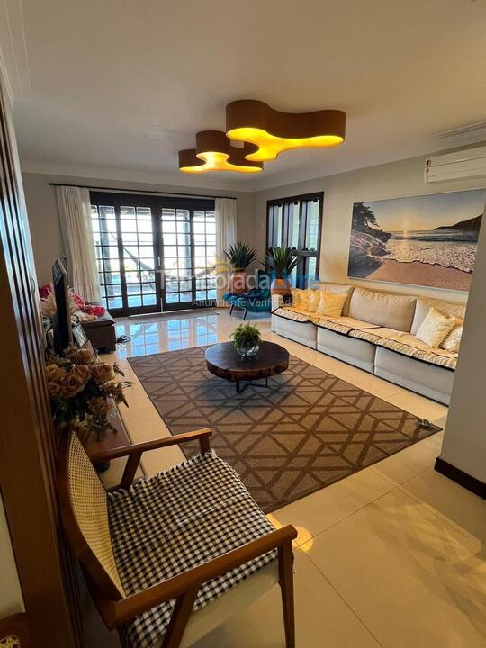 Casa para aluguel de temporada em Bombinhas (Praia de Bombas)