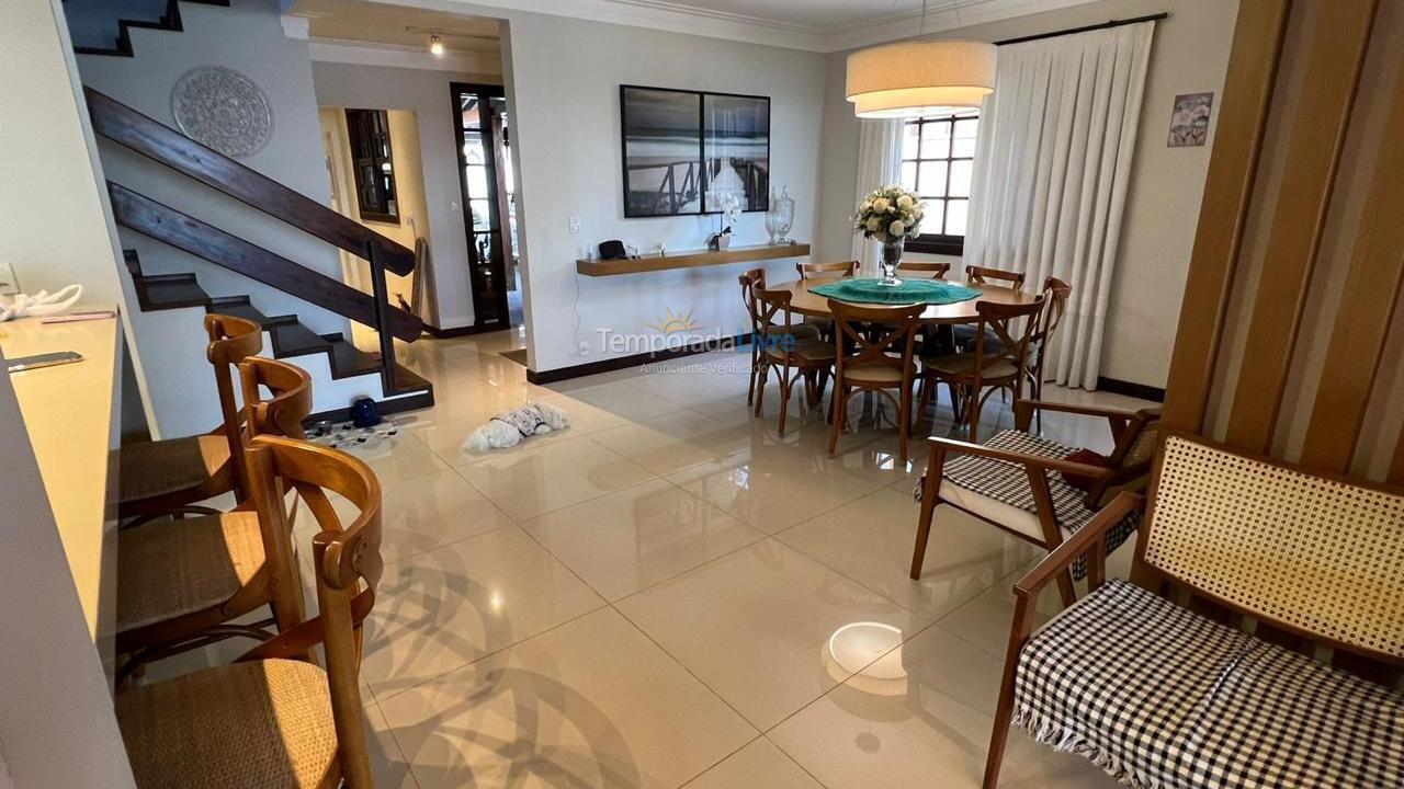 Casa para aluguel de temporada em Bombinhas (Praia de Bombas)