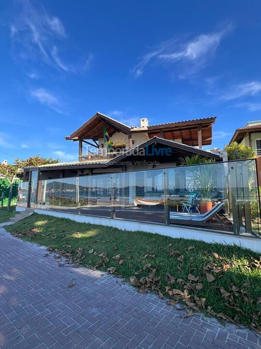 Casa para aluguel de temporada em Bombinhas (Praia de Bombas)