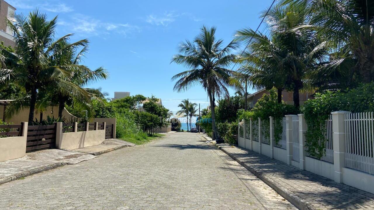 Casa para aluguel de temporada em Bombinhas (Canto Grande)