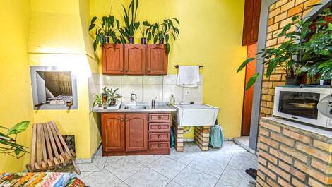 House near Quatro Ilhas Beach and the center of Bombinhas