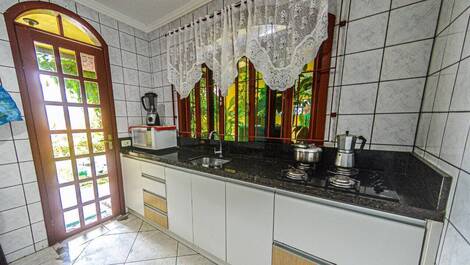 House near Quatro Ilhas Beach and the center of Bombinhas