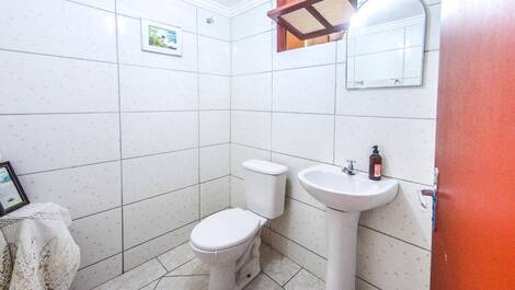 House near Quatro Ilhas Beach and the center of Bombinhas