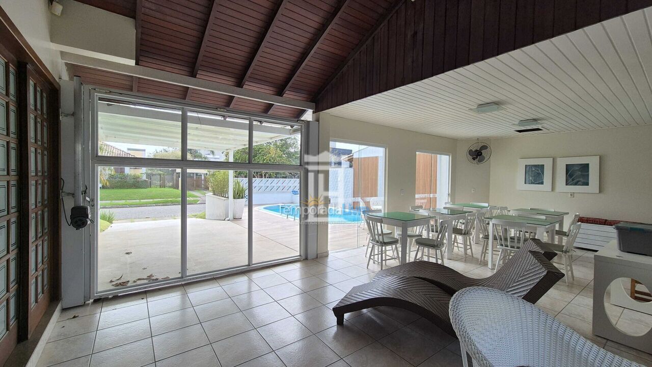 Casa para aluguel de temporada em Florianopolis (Jurerê Internacional)