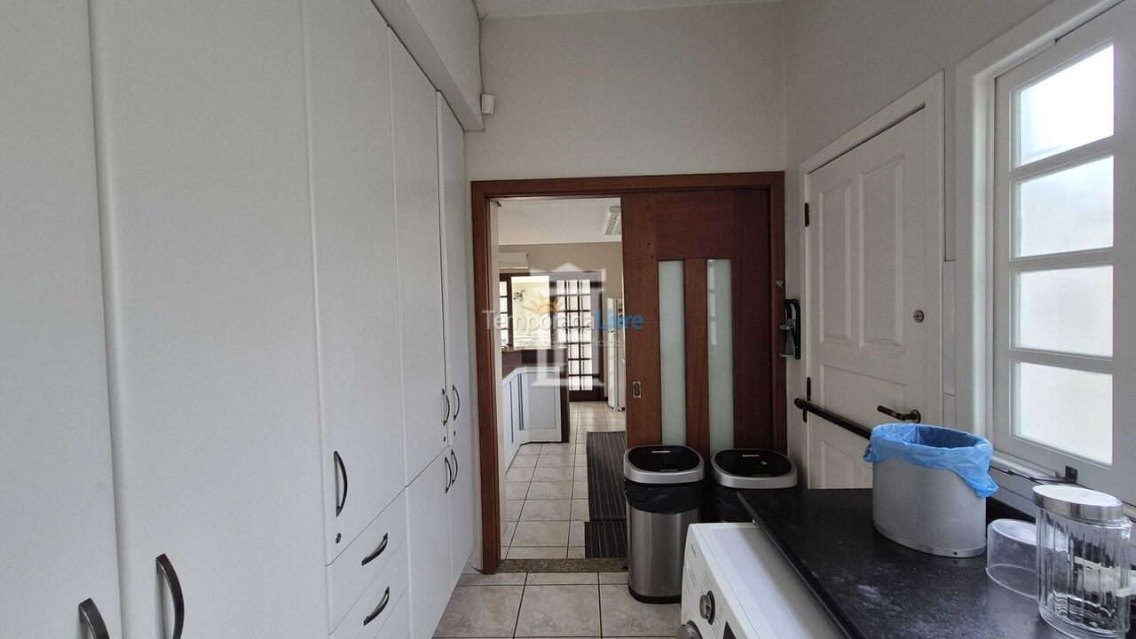Casa para aluguel de temporada em Florianopolis (Jurerê Internacional)