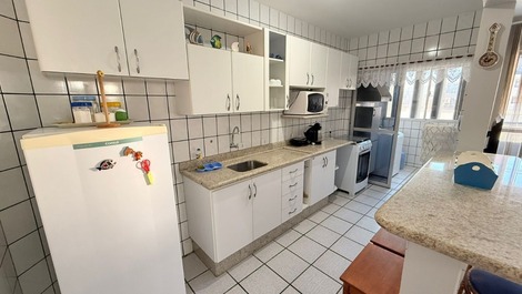 Apartamento à 50m do mar em Bombas