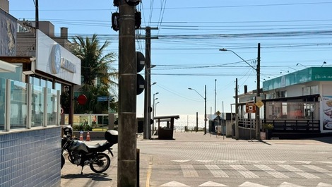 Apartamento à 50m do mar em Bombas