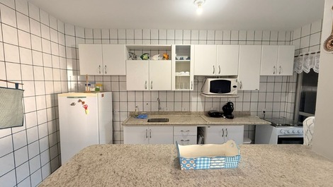 Apartamento à 50m do mar em Bombas