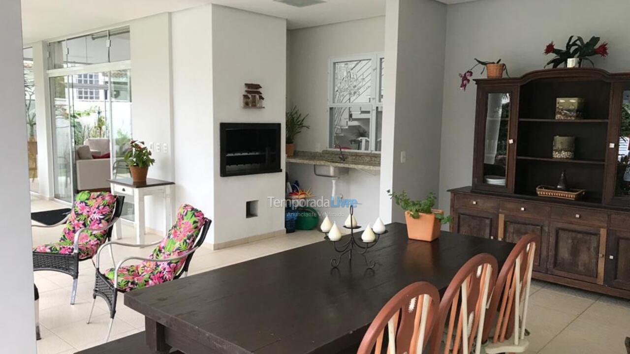 House for vacation rental in Florianopolis (Jurerê Internacional)