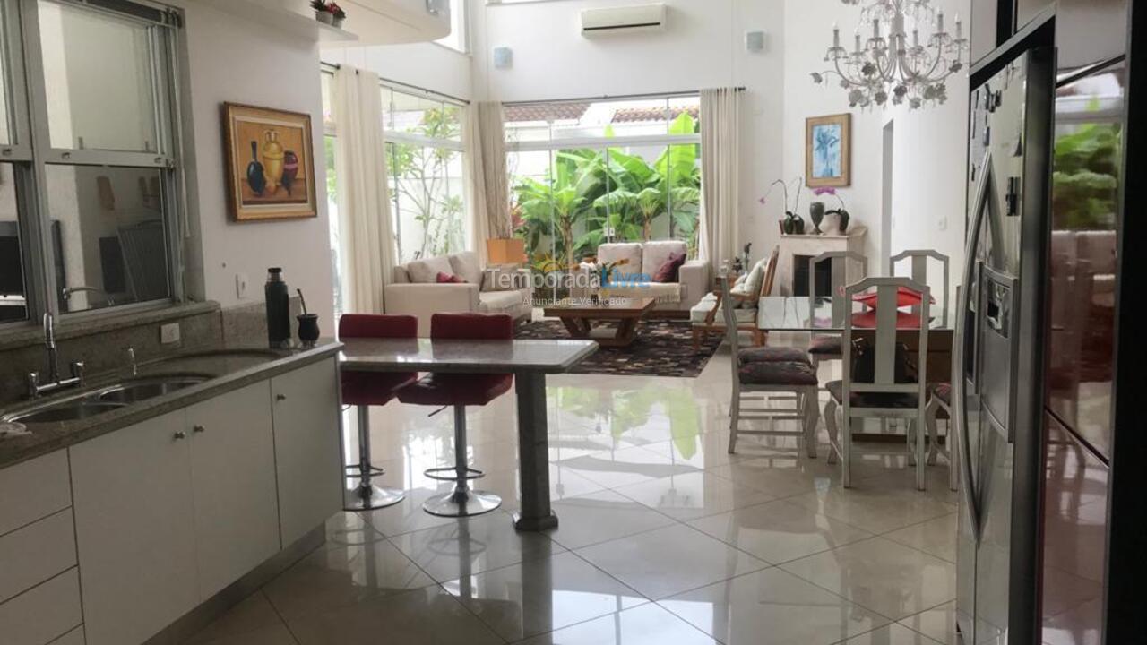 House for vacation rental in Florianopolis (Jurerê Internacional)