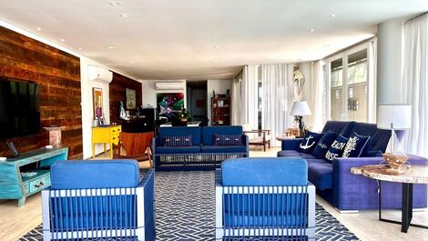 6 dormitorios, piscina, sauna, barbacoa, primera línea de mar.