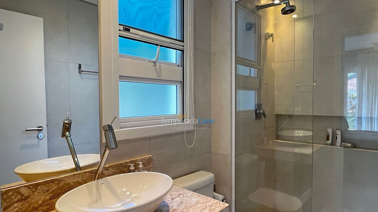 Casa para alquiler de vacaciones em São Sebastião (Praia da Baleia)