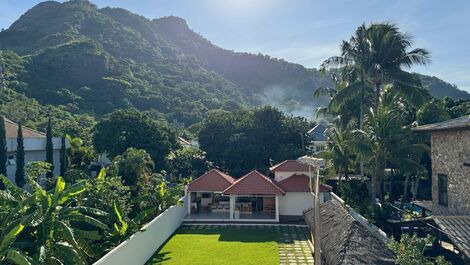 Exclusive beachfront mansion in the Maramar condominium!