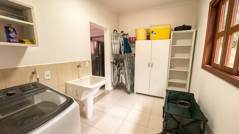 ¡A 4 minutos andando de la playa! Piscina, tranquilidad y comodidad.