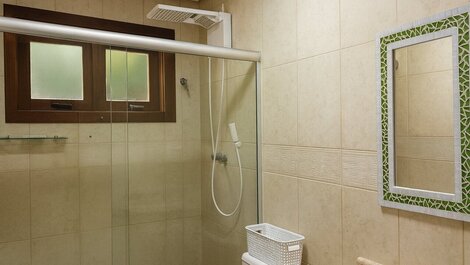 ¡A 4 minutos andando de la playa! Piscina, tranquilidad y comodidad.