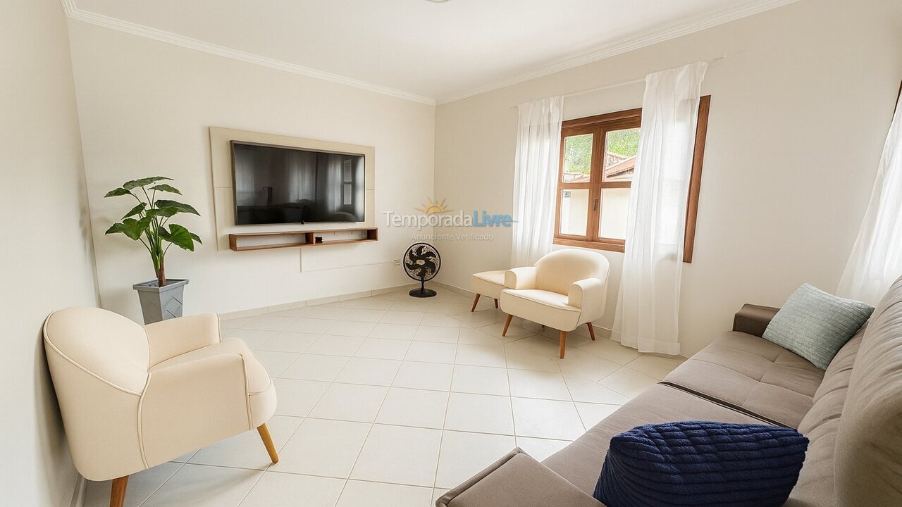 Casa para alquiler de vacaciones em São Sebastião (Praia da Boracéia)