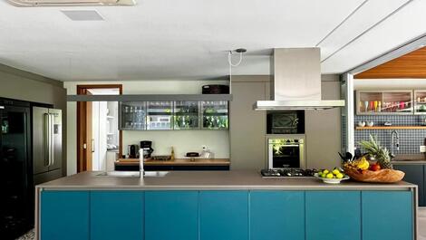 HIGH STANDARD HOUSE - BALEIA BEACH