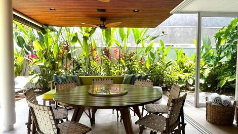 HIGH STANDARD HOUSE - BALEIA BEACH