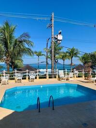 Piscina com vista para o mar