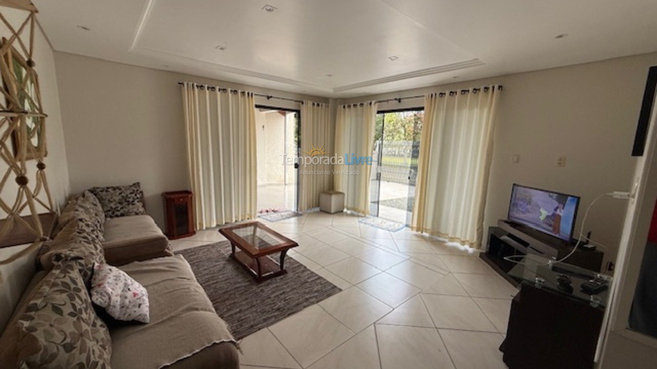 Casa para aluguel de temporada em São Francisco do Sul (Enseada)