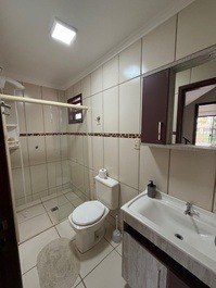 Lindo Sobrado com 4 quartos com AC, WI-FI, 500m do mar