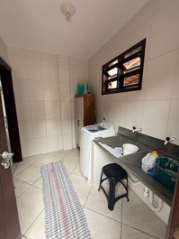 Lindo Sobrado com 4 quartos com AC, WI-FI, 500m do mar