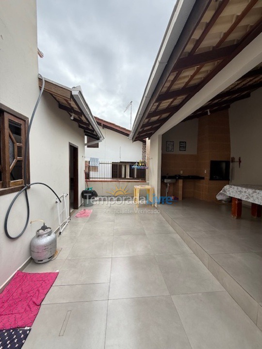 Casa para aluguel de temporada em São Francisco do Sul (Enseada)