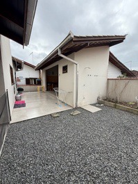 Lindo Sobrado com 4 quartos com AC, WI-FI, 500m do mar