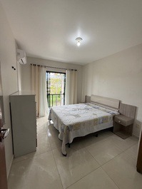 Lindo Sobrado com 4 quartos com AC, WI-FI, 500m do mar