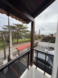 Lindo Sobrado com 4 quartos com AC, WI-FI, 500m do mar