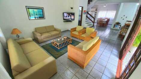 Casa 4 dorms. sendo 3 suítes para até 14 pessoas