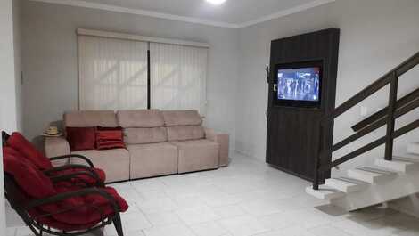 Excelente sobrado para temporada