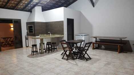 Excelente sobrado para temporada