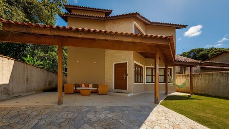 ¡A 4 minutos andando de la playa! Piscina, tranquilidad y comodidad.