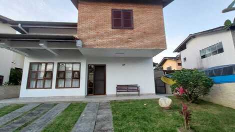 Hermosa Casa Cond Piscina Cerrada 5 Suites 18 personas